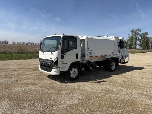 2025 ISUZU NRR CURBTENDER QUANTUM 8 YD REAR LOADER