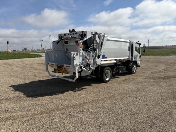 2025 ISUZU NRR CURBTENDER QUANTUM 8 YD REAR LOADER - Image 3