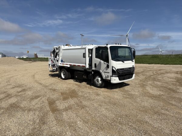 2025 ISUZU NRR CURBTENDER QUANTUM 8 YD REAR LOADER - Image 4