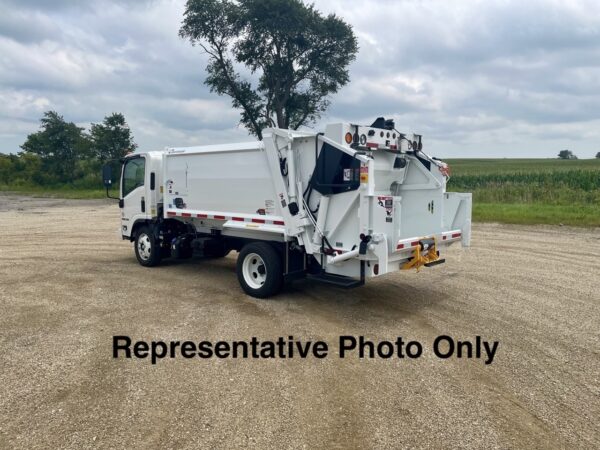 2024 ISUZU NRR CURBTENDER QUANTUM 8 YD REAR LOADER - Image 2