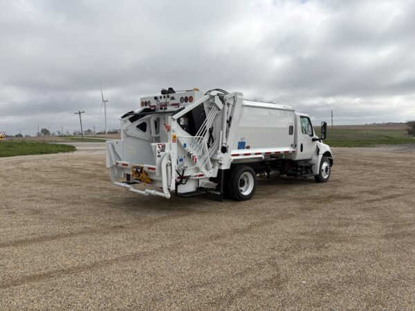 2025 INTERNATIONAL MV607 CURBTENDER QUANTUM MD 11 YD REAR LOADER - Image 3