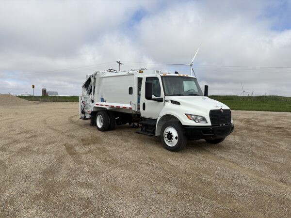2025 INTERNATIONAL MV607 CURBTENDER QUANTUM MD 11 YD REAR LOADER - Image 4