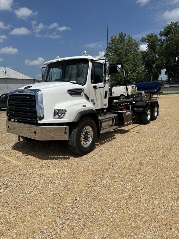 2026 FREIGHTLINER 114SD PLUS GALBREATH U5-OR-174 ROLLOFF TRUCK