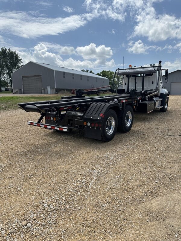 2026 FREIGHTLINER 114SD PLUS GALBREATH U5-OR-174 ROLLOFF TRUCK - Image 3
