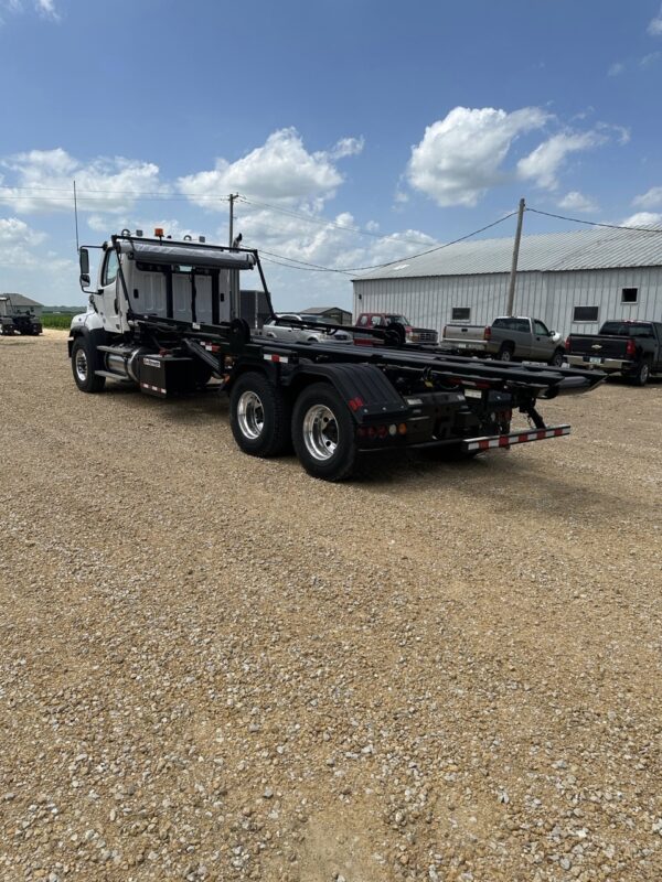 2026 FREIGHTLINER 114SD PLUS GALBREATH U5-OR-174 ROLLOFF TRUCK - Image 4
