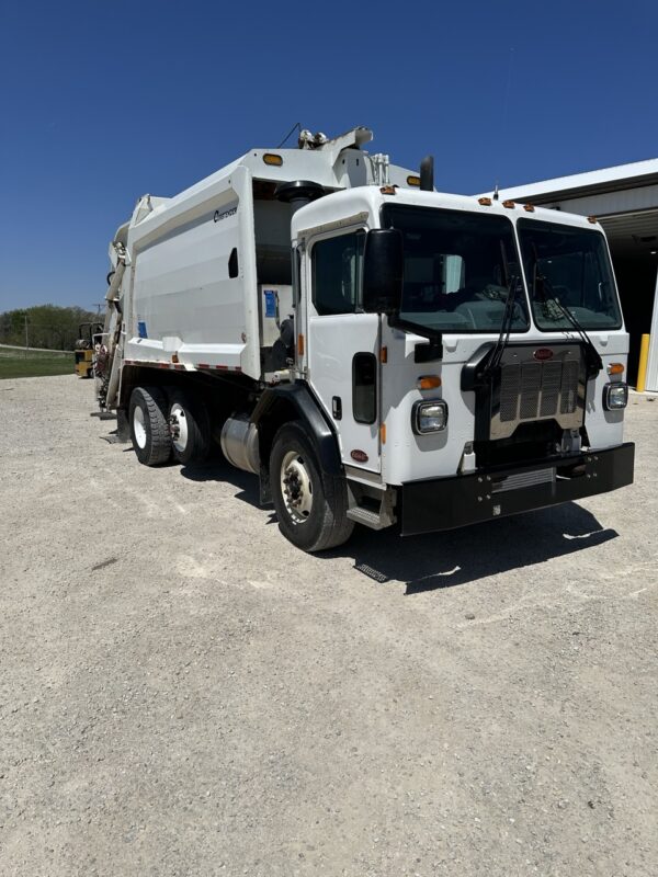 2019 PETERBILT 520 CABOVER CURBTENDER FURY 20 YD REAR LOADER