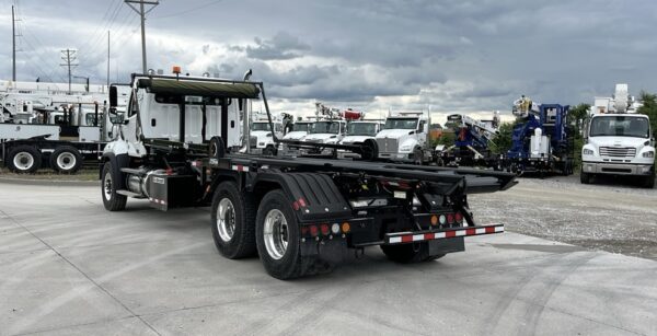 2026 FREIGHTLINER 114SD PLUS GALBREATH U5-OR-174 ROLLOFF TRUCK - Image 3