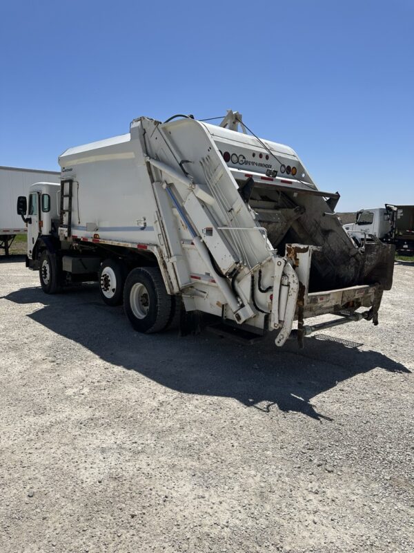 2019 PETERBILT 520 CABOVER CURBTENDER FURY 20 YD REAR LOADER - Image 4