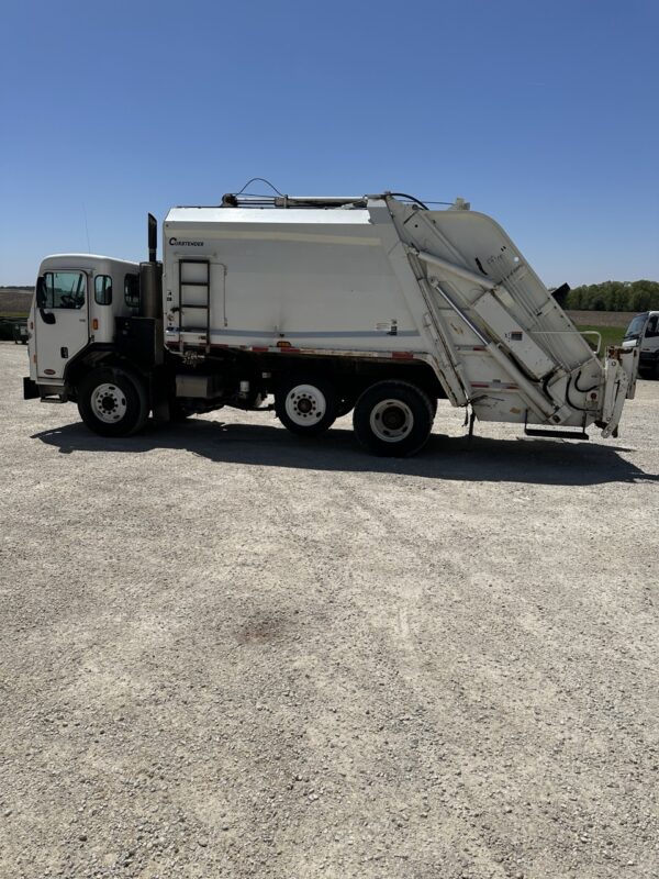 2019 PETERBILT 520 CABOVER CURBTENDER FURY 20 YD REAR LOADER - Image 5