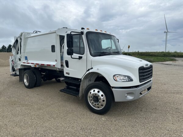 2026 FREIGHTLINER M2 PLUS CURBTENDER QUANTUM MD 11 YD REAR LOADER - Image 2