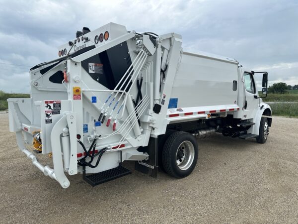 2026 FREIGHTLINER M2 PLUS CURBTENDER QUANTUM MD 11 YD REAR LOADER - Image 3