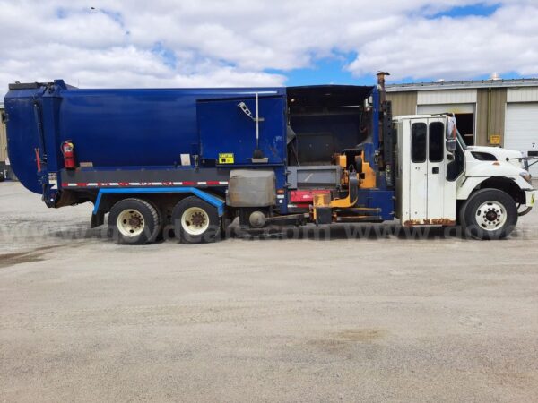 2014 INTERNATIONAL 7400 LABRIE EXPERT 37YD AUTOMATED SPLITBODY SIDE LOADER - Image 3
