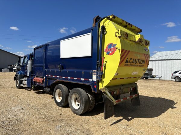 2017 FREIGHTLINER M2 LABRIE EXPERT 37 YD MANUAL SIDE LOADER - Image 4
