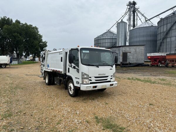 2019 ISUZU NRR CURBTENDER 8 YD REAR LOADER