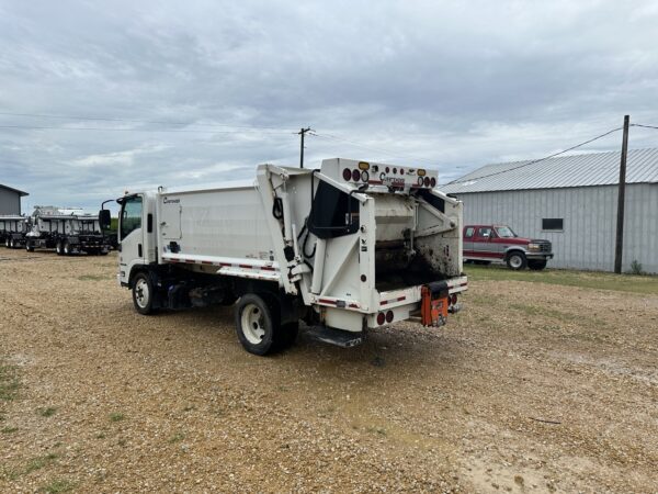 2019 ISUZU NRR CURBTENDER 8 YD REAR LOADER - Image 3