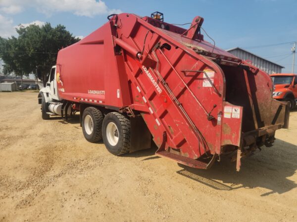 2020 INTERNATIONAL HV607 LOADMASTER 25 YD REAR LOADER - Image 3