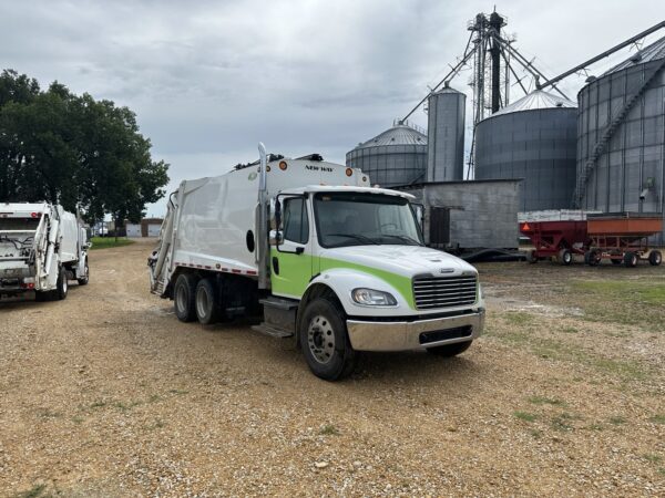 2014 FREIGHTLINER M2 NEW WAY COBRA 20 YD REAR LOADER