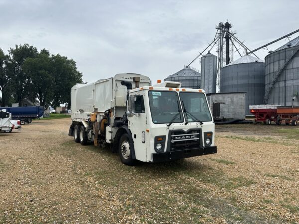 2016 MACK LEU613 LABRIE EXPERT DROP FRAME 31 YD AUTOMATED SIDE LOADER
