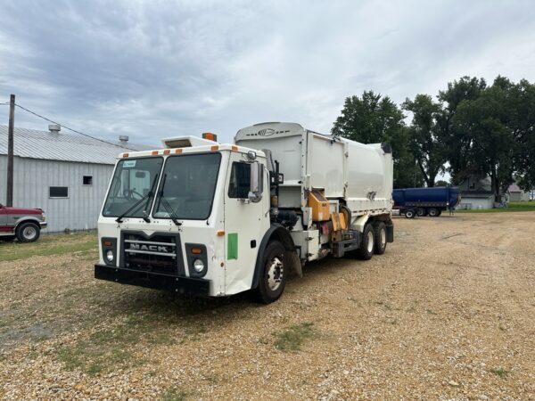 2016 MACK LEU613 LABRIE EXPERT DROP FRAME 31 YD AUTOMATED SIDE LOADER - Image 2