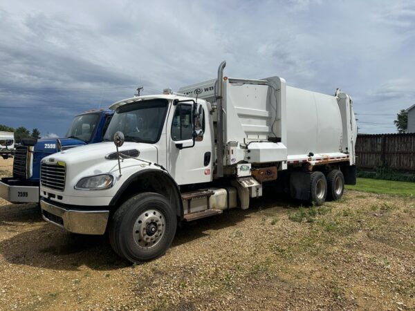 2015 FREIGHTLINER M2 NEW WAY SIDEWINDER 31 YD AUTOMATED SIDE LOADER
