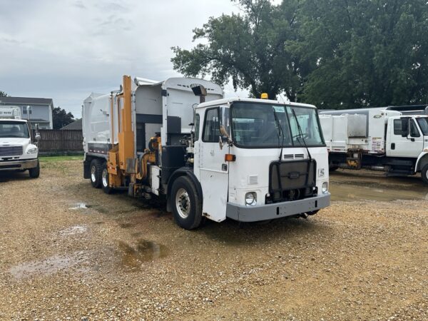 2015 AUTOCAR ACX64 LABRIE EXPERT 33 YD AUTOMATED SIDE LOADER