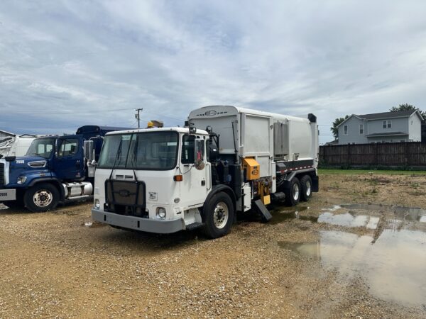 2015 AUTOCAR ACX64 LABRIE EXPERT 33 YD AUTOMATED SIDE LOADER - Image 2