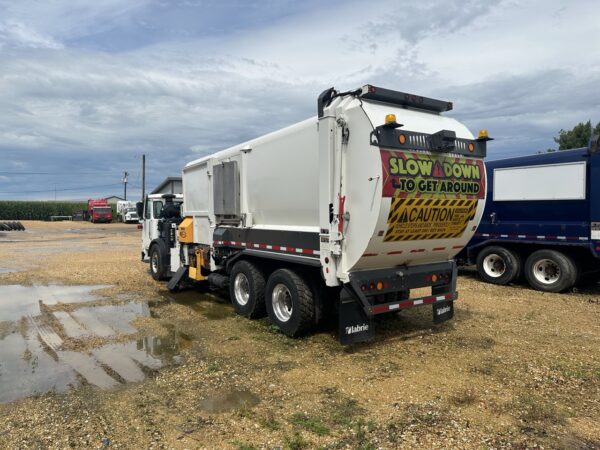 2015 AUTOCAR ACX64 LABRIE EXPERT 33 YD AUTOMATED SIDE LOADER - Image 3