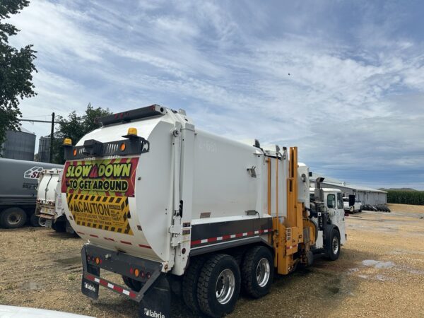 2015 AUTOCAR ACX64 LABRIE EXPERT 33 YD AUTOMATED SIDE LOADER - Image 4