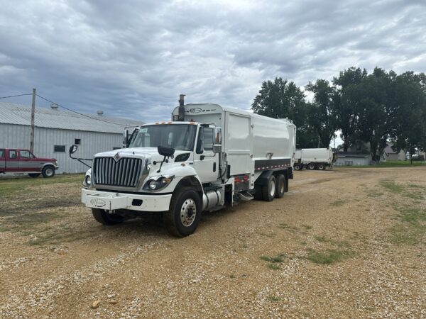 2012 INTERNATIONAL 7400 LABRIE EXPERT 37 YD SPLIT BODY MANUAL SIDE LOADER - Image 2