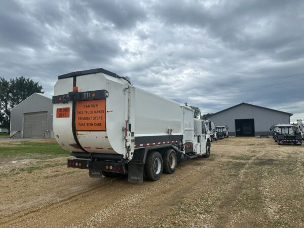 2012 INTERNATIONAL 7400 LABRIE EXPERT 37 YD SPLIT BODY MANUAL SIDE LOADER - Image 4