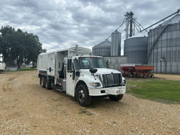 2007 INTERNATIONAL 7400 LABRIE EXPERT 37 YD MANUAL SIDE LOADER