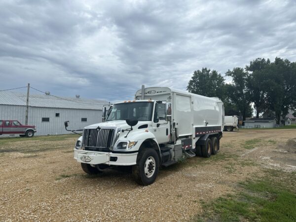 2007 INTERNATIONAL 7400 LABRIE EXPERT 37 YD MANUAL SIDE LOADER - Image 2