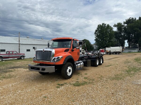 2019 INTERNATIONAL HV613 GALBREATH U5-OR-174 ROLLOFF TRUCK