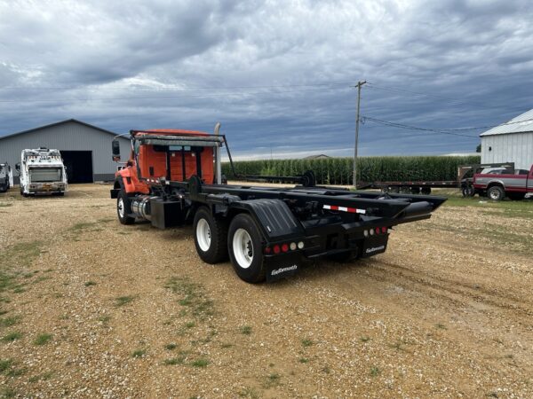 2019 INTERNATIONAL HV613 GALBREATH U5-OR-174 ROLLOFF TRUCK - Image 3