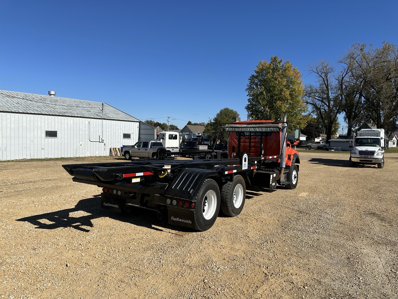 2019 INTERNATIONAL HV613 GALBREATH U5-OR-174 ROLLOFF TRUCK - Image 4