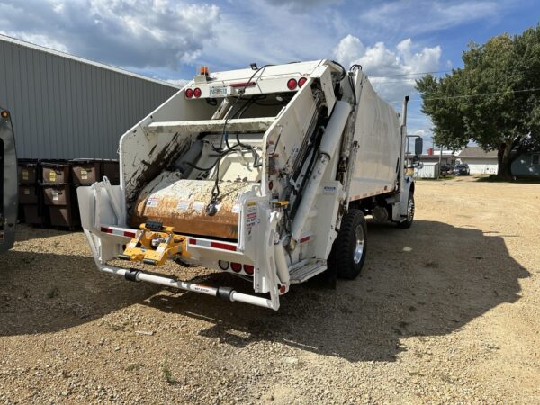 2021 FREIGHTLINER M2 NEW WAY COBRA 20 YD REAR LOADER - Image 2