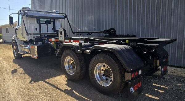 2025 WESTERN STAR 47X GALFAB U5-EX-174 EXTENDABLE TAIL ROLLOFF TRUCK - Image 2