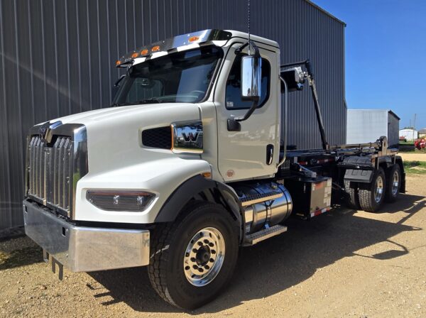 2025 WESTERN STAR 47X GALFAB U5-EX-174 EXTENDABLE TAIL ROLLOFF TRUCK - Image 3