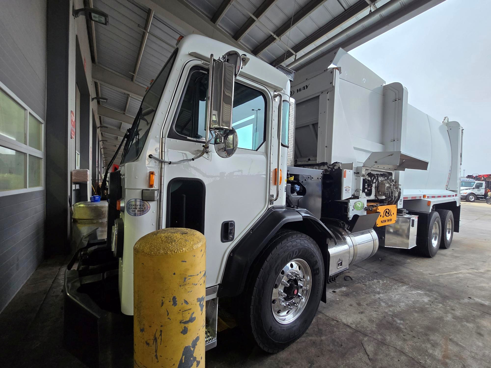 2022 PETERBILT 520 NEW WAY SIDEWINDER 29YD AUTOMATED SIDE LOADER