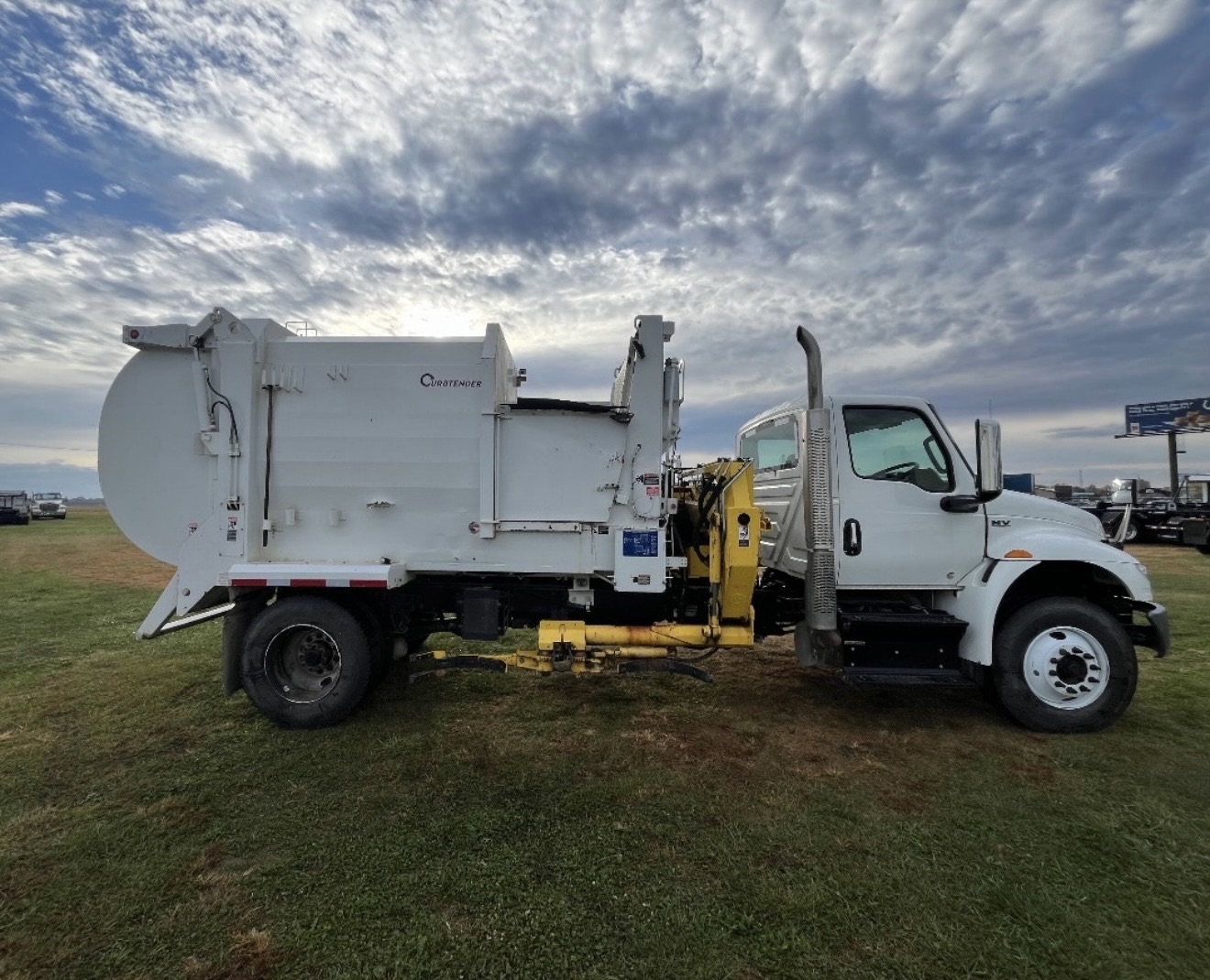 2021 INTERNATIONAL MV607 CURBTENDER AUTOCAT 14 YD AUTOMATED SIDE LOADER