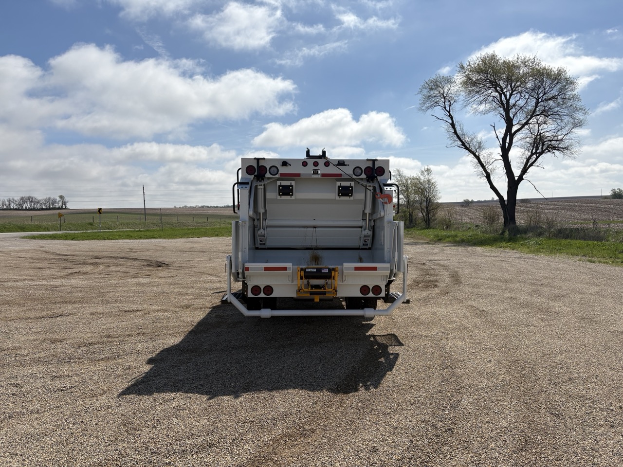 2026 ISUZU NRR CURBTENDER QUANTUM 8 YD REAR LOADER - Image 5