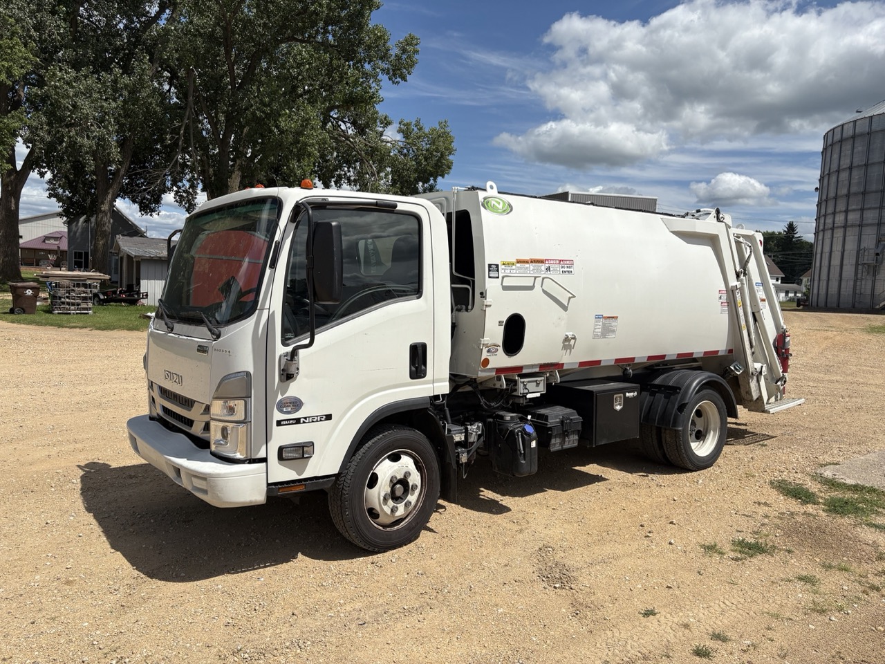 2023 ISUZU NRR NEW WAY DIAMONDBACK 8 YD REAR LOADER #23276G