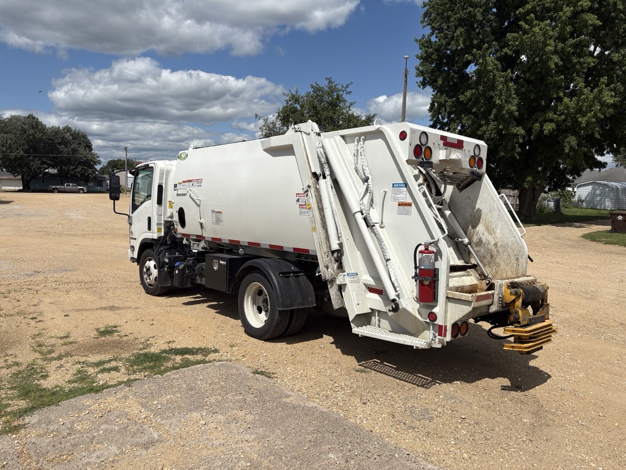 2023 ISUZU NRR NEW WAY DIAMONDBACK 8 YD REAR LOADER #23276G - Image 2